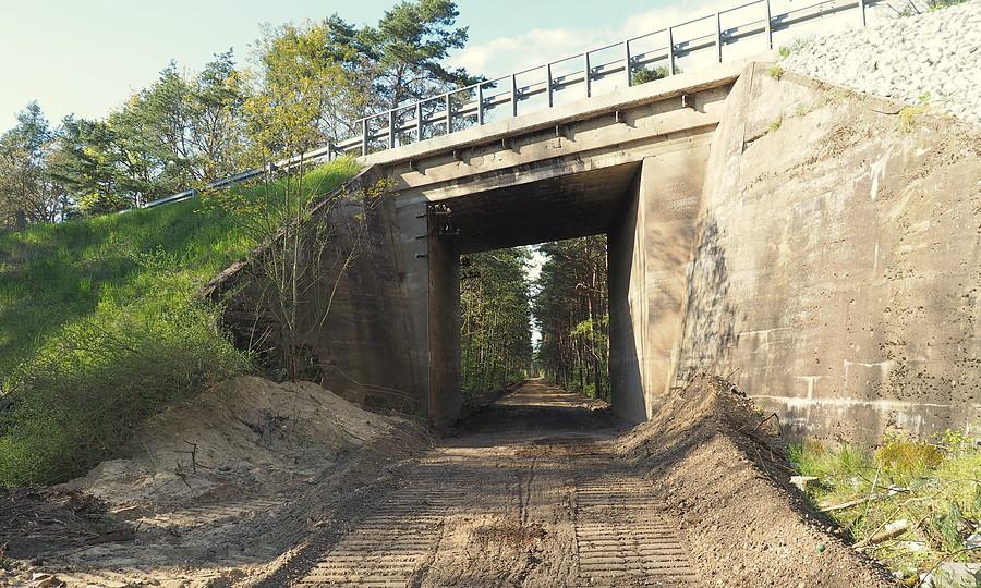 Skwierzyna-Gaj. Zaorali dawną linię kolejową 430?