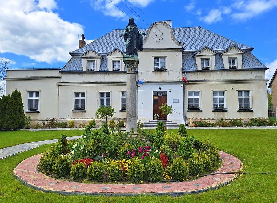Dworek-parafia w Dusznikach