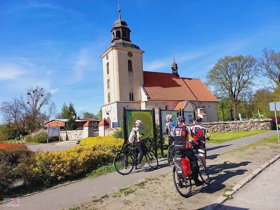 Kościół w miejscowości Nawra