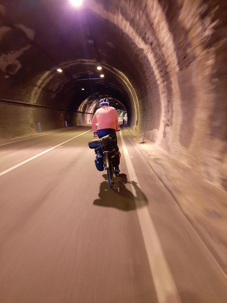 Pierwsze tunele na trasie.