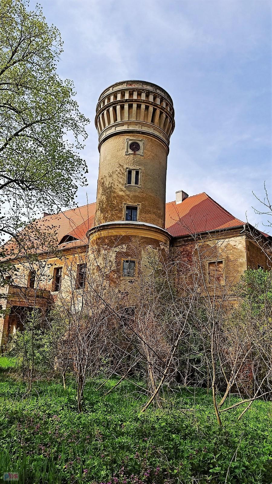 Renesansowy zamek w Osetnie