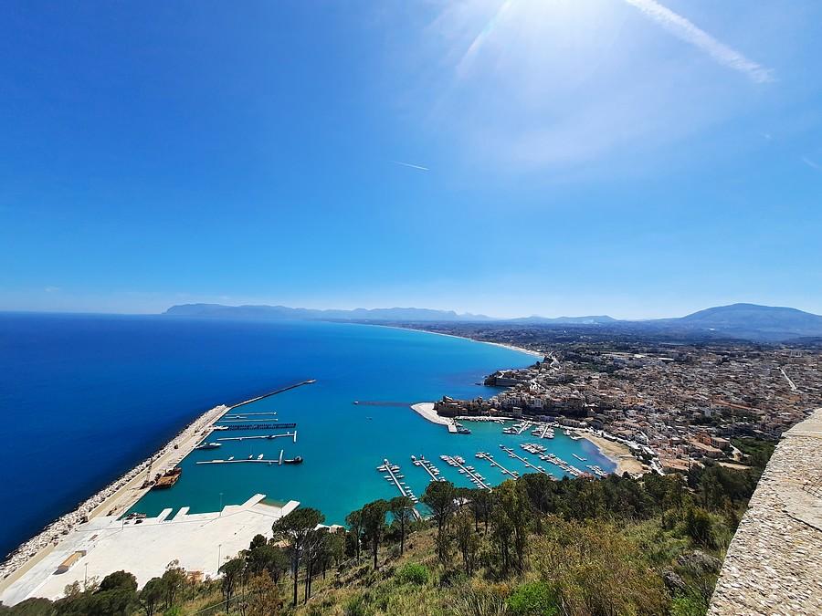 Widok na Castellammare del Golfo.