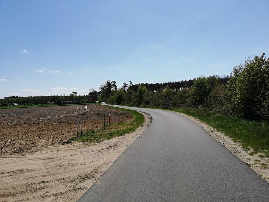 Piękne widoki i klimatyczne dróżki na odcinku Sobiesęki - Oszczeklin.