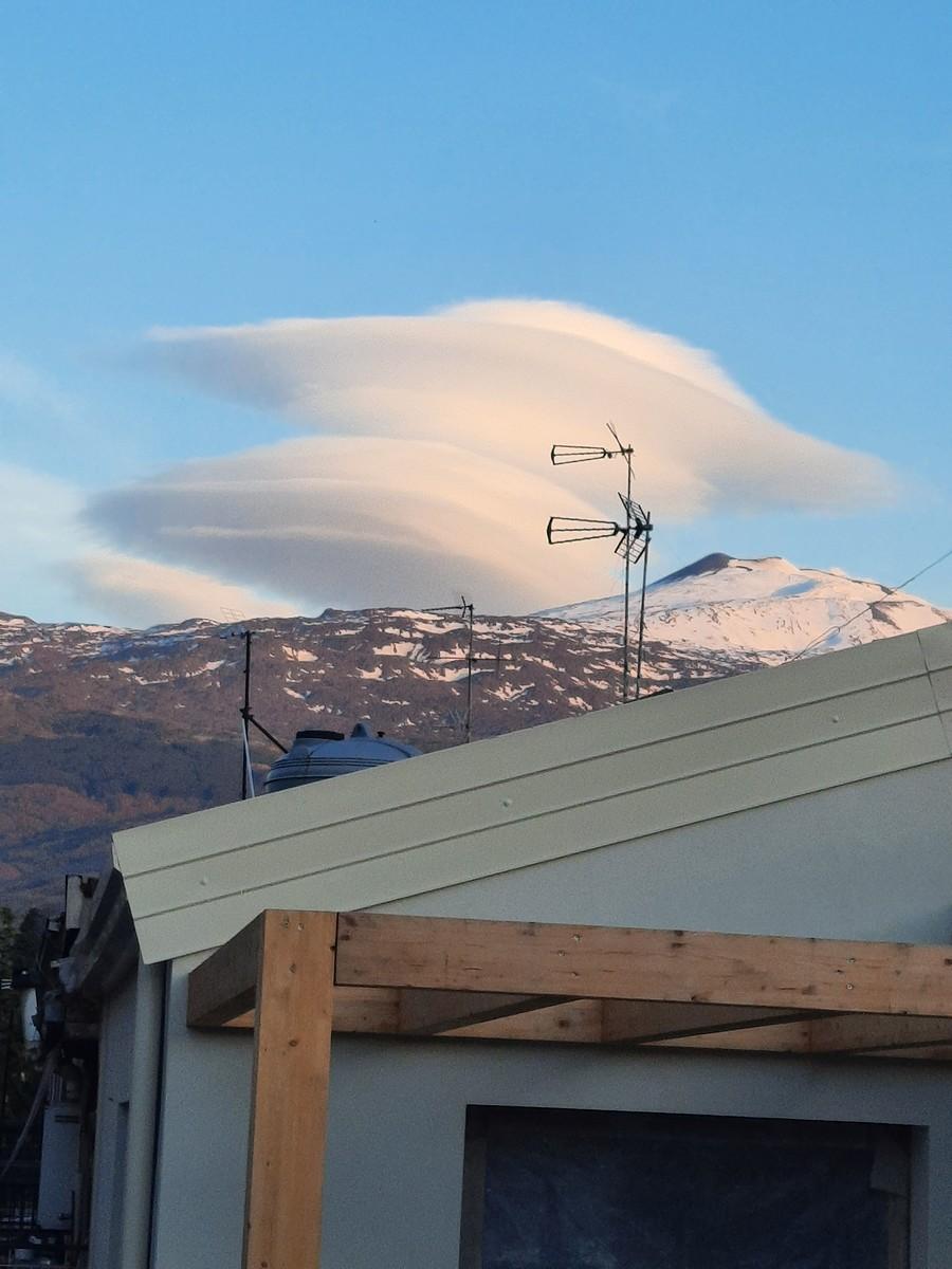 Obcy lądować będą, Etna.