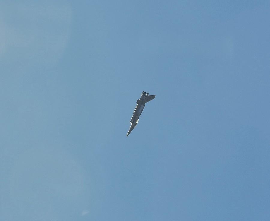 F16 nurkuje