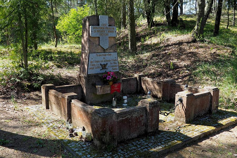 Leśniczówka Pławiska. grób powstańców wielkopolskich