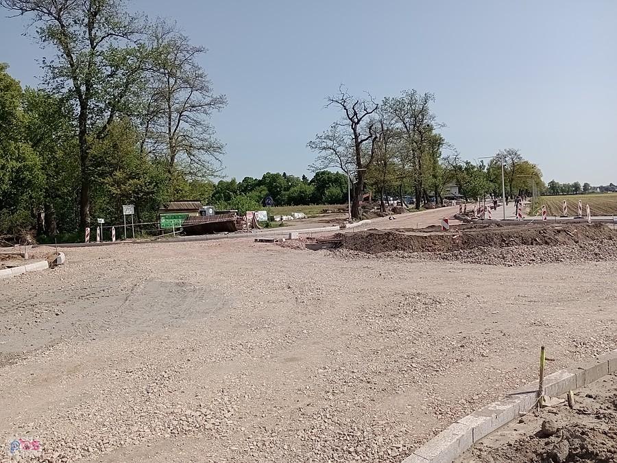 W Kaputach już widać zarys ronda. Tu prace idą szybko.