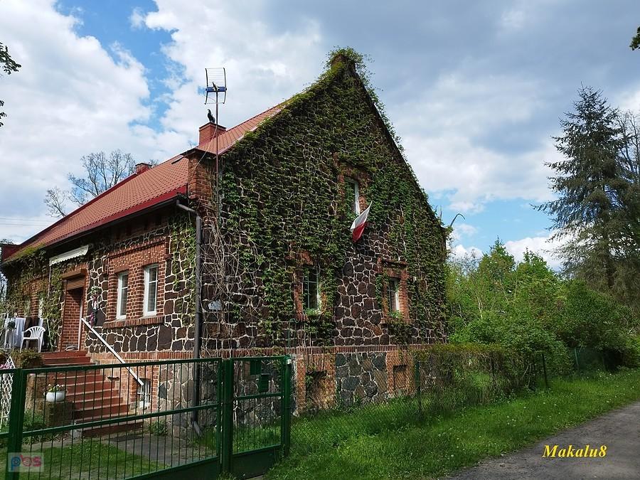 Dom z rudy darniowej w Krośnicach