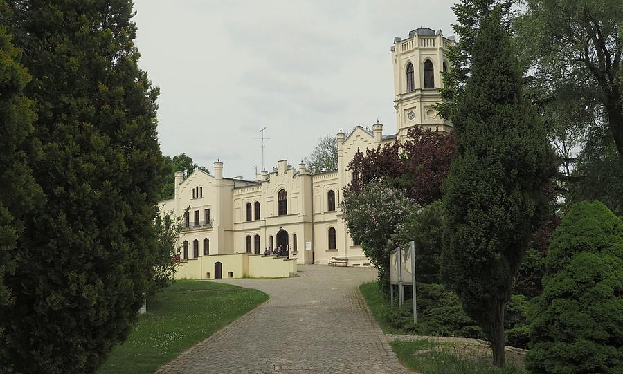 Pałac w Charcicach