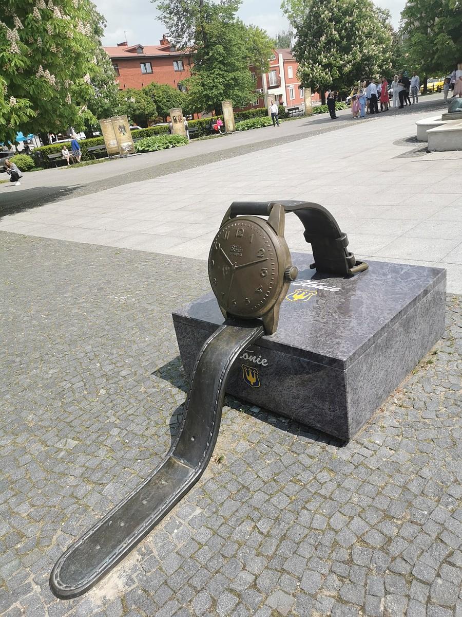 Pomnik zegarka marki Błonie