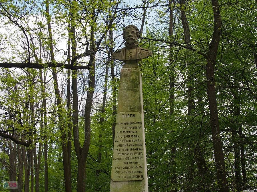 Obelisk w miejcu sławetnej lipy