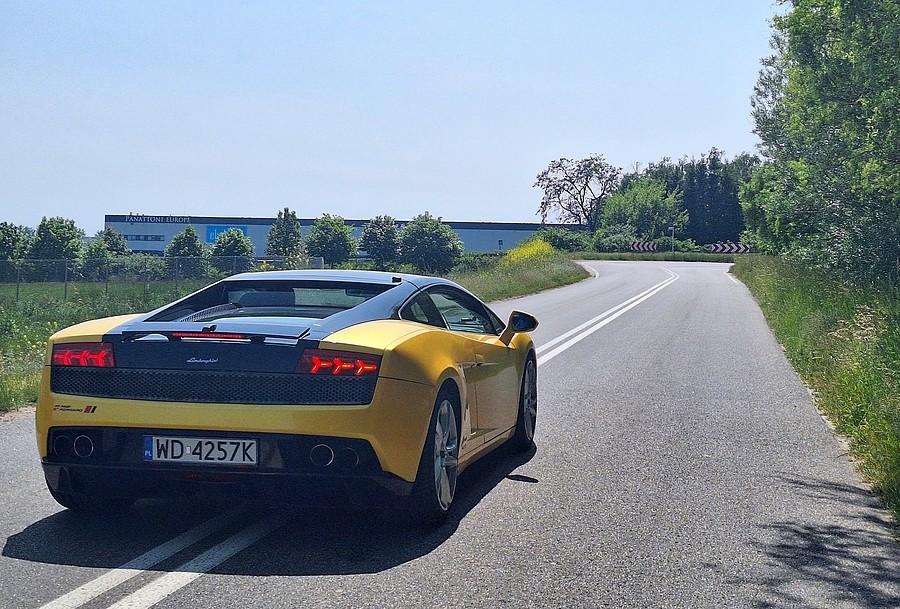 Lambo na podwójnej. Ale przynajmniej dla mnie bezpiecznie :)