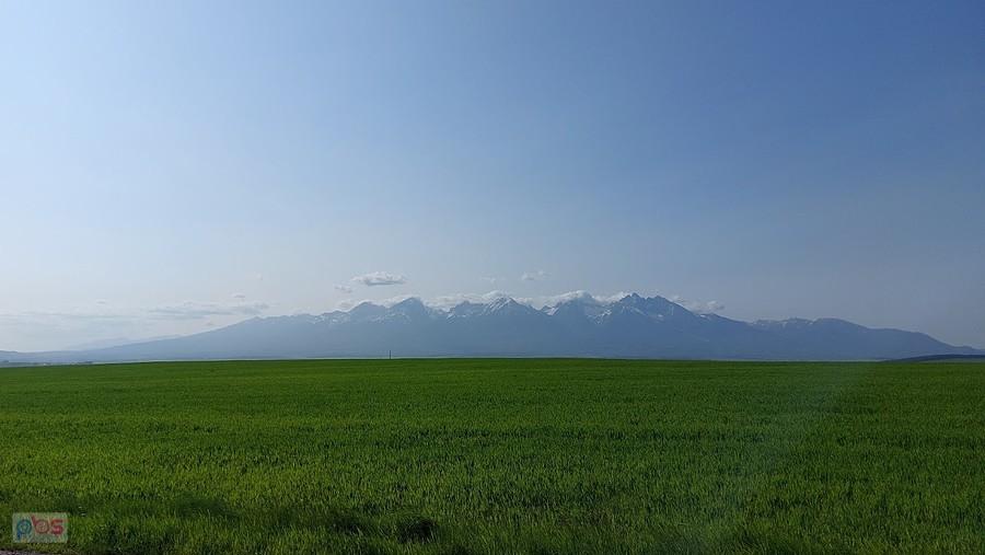 Wysokie Tatry widziane z okolic Popradu