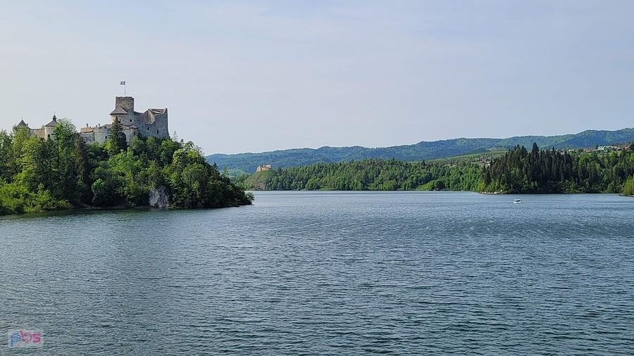 Jezioro Czorsztyńskie widziane z zapory