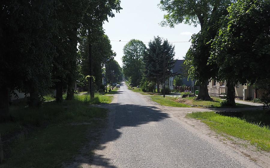 Wiejska ulica w Nowej Niedrzwicy