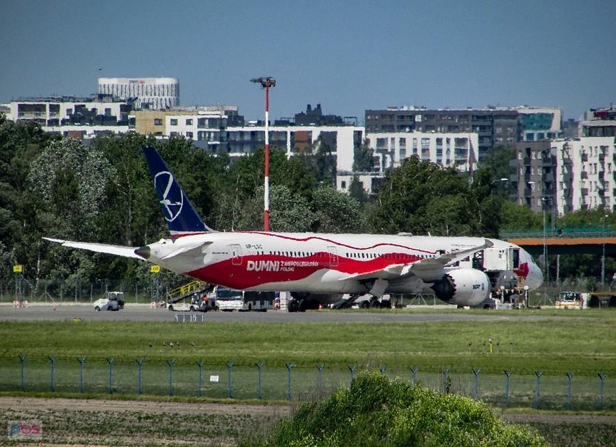 Boeing 787-9 Dreamliner w malowaniu niepodległościowym