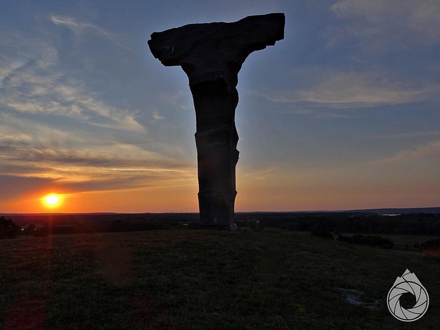 pomnik na Górze Czcibora