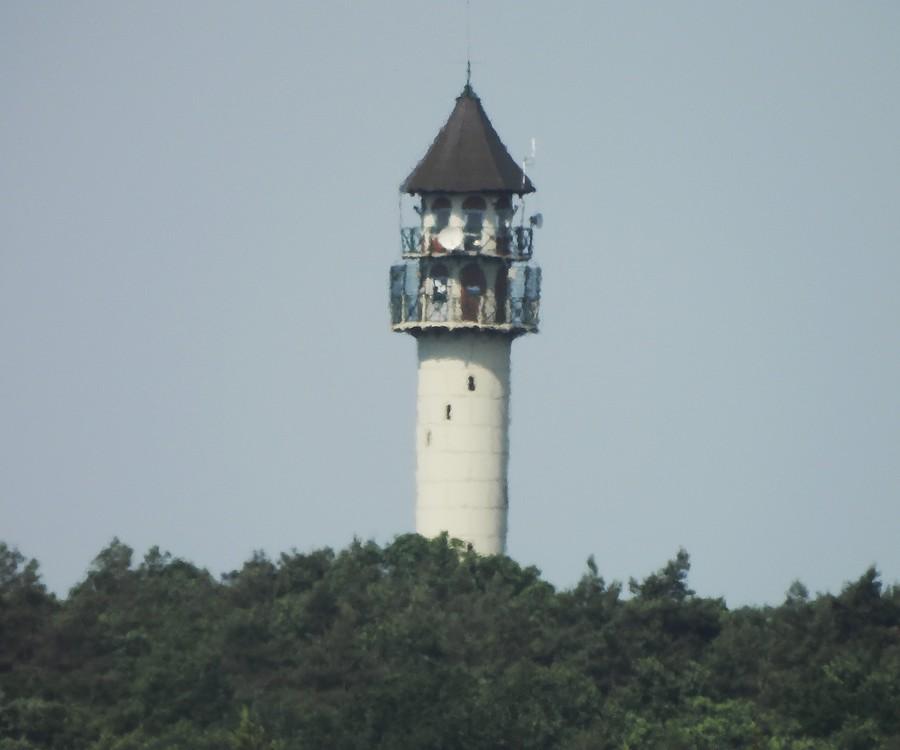 Zbliżenie na dziewiczą wieżę