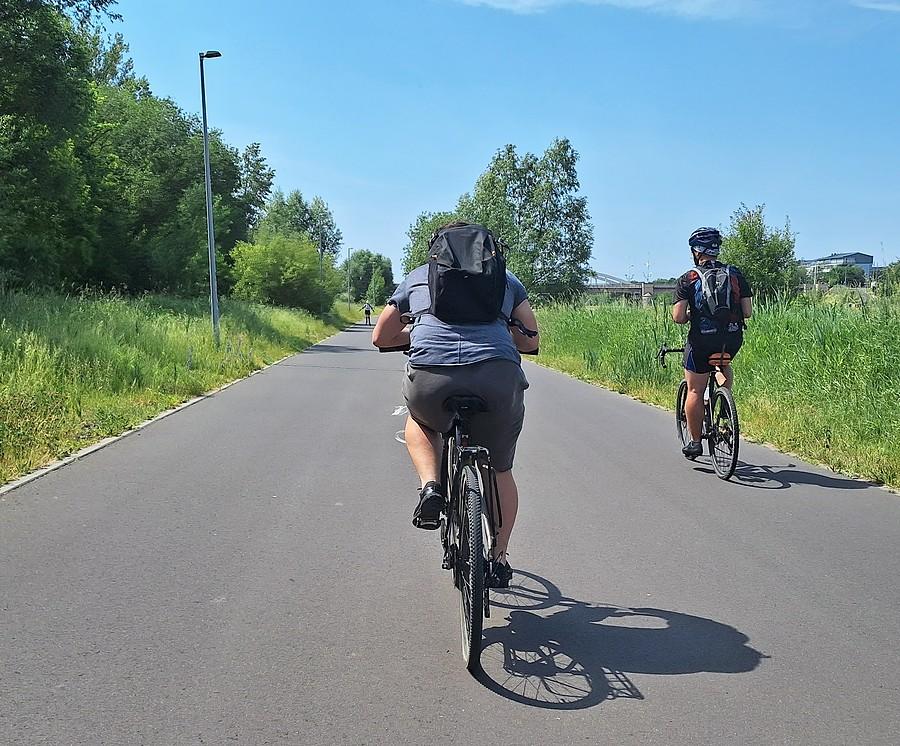 "Rowerzysta" na "rowerze" elektrycznym. Nawet na sekundę mnie wyprzedził, muszę przyznać :)