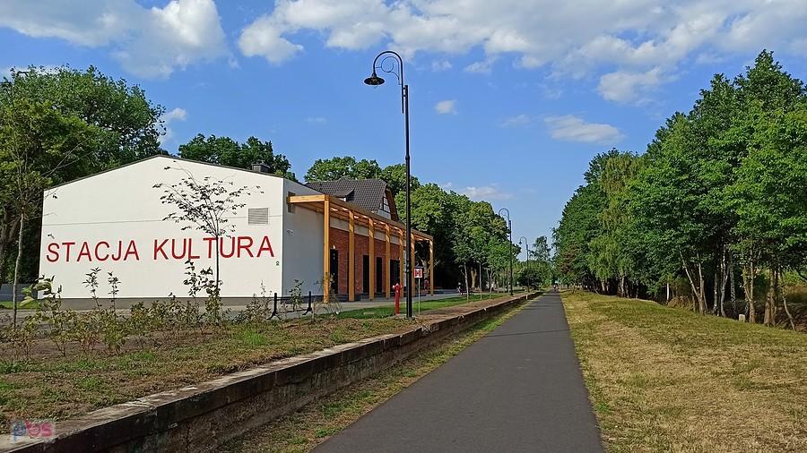 Kolej na rower - dawna stacja w Otyniu teraz stacja Kultura