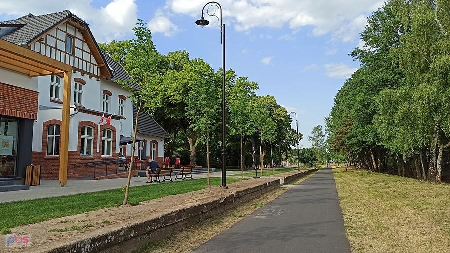 Kolej na rower. Ścieżka po dawnej linii kolejowej. Stacja Otyń