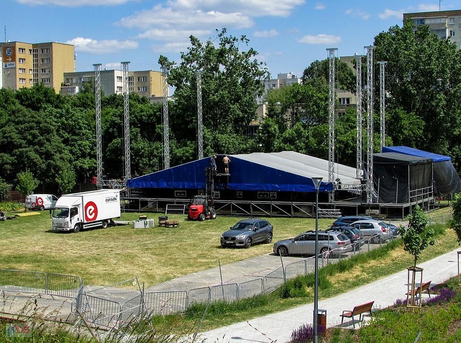 Budowa sceny na Dni Ursynowa 2023