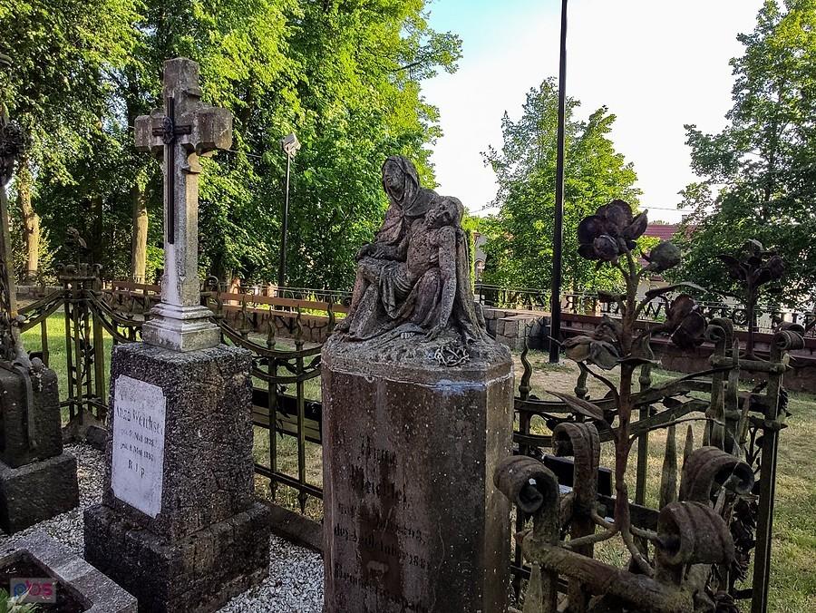 Groby rodziny Weichsel na kwaterze przykościelnej