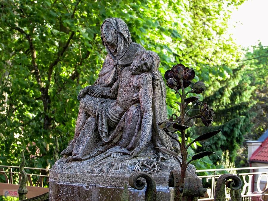 Gietrzwałd - pieta na grobie Anny Weichsel