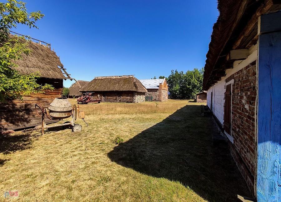 Fragment skansenu wsi łowickiej