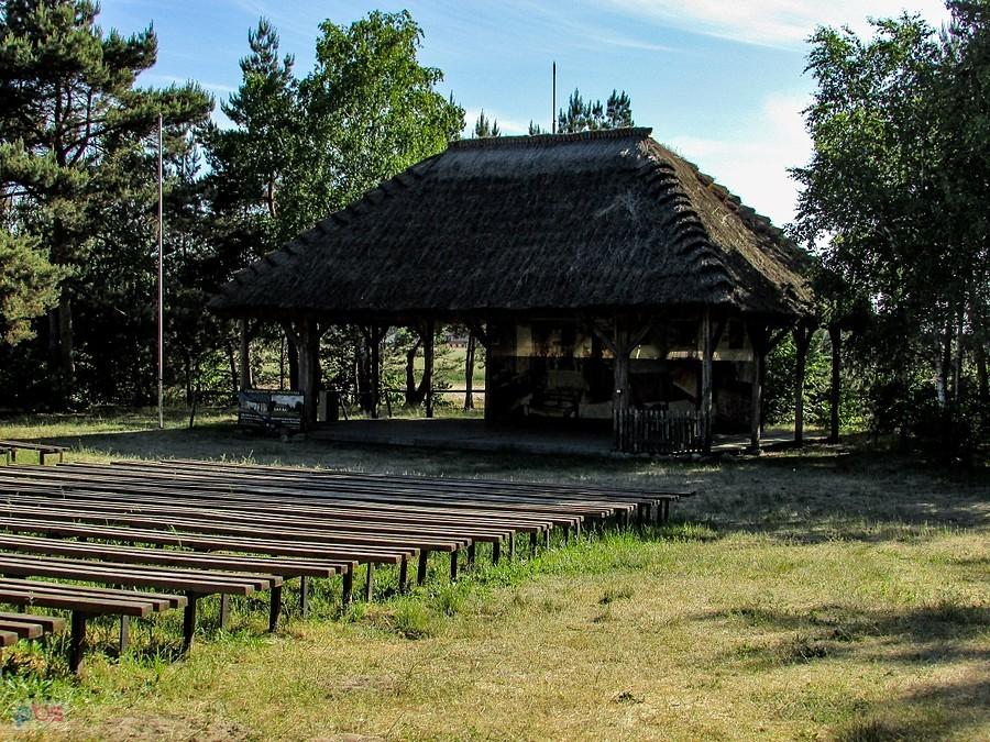 Amfiteatr skansenu wsi łowickiej