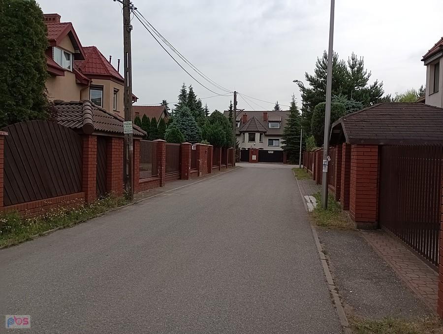 Uliczka Żurawiowe Mokradła w Kwirynowie