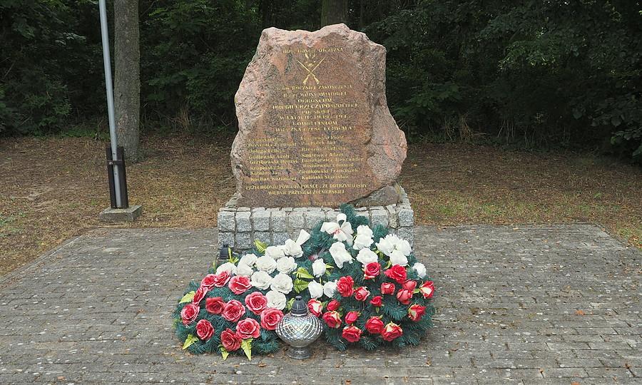 Kamień upamiętniający kombatantów z Gajewa