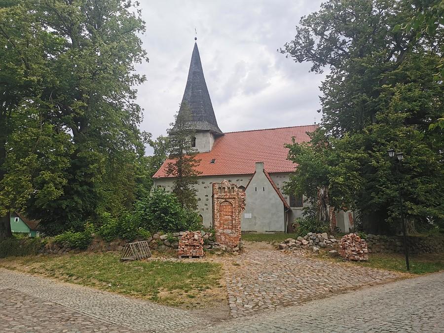 Kościół parafialny z XV w. w Łącku