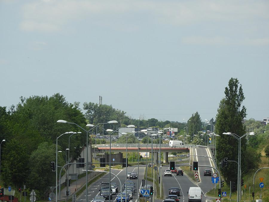 Nad ulicą Floriana Krygiera.
