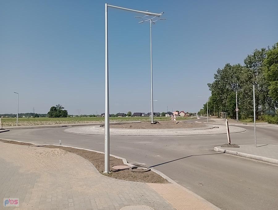 Rondo w Kaputach w budowie. Brakuje już chyba tylko 1 warstwy asfaltu i kwiatków na środku