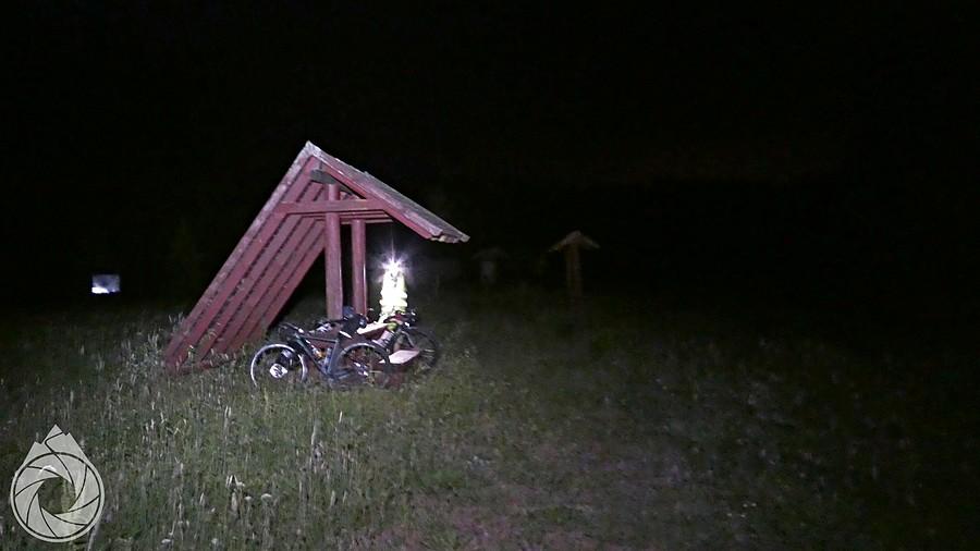 w końcu pod niby-wiatką
