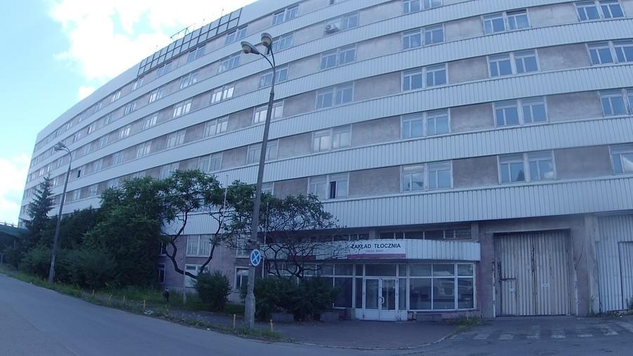 Biurowiec przy Zakładzie Tłoczni czeka na buldożery