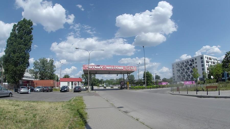Brama wjazdowa od ulicy Kotsisa