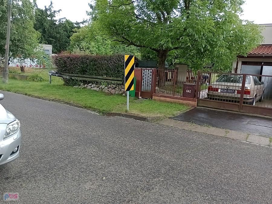Pod drzewkiem nałożyłam kurtkę