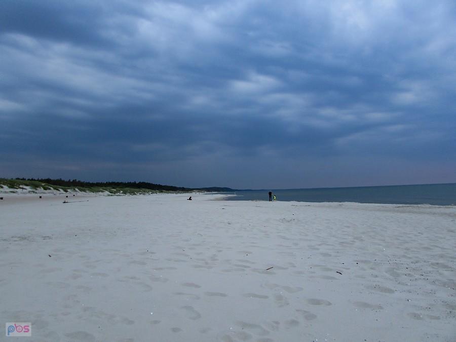 Pusta plaża w Rowach