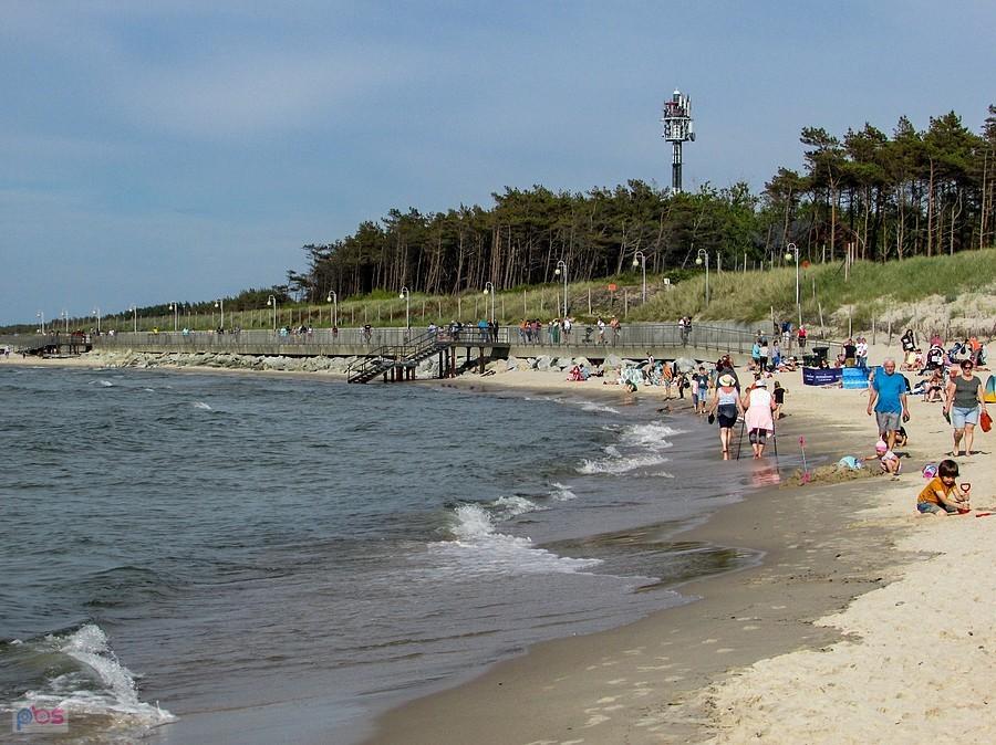 Rowy - odcinek plaży z platformą