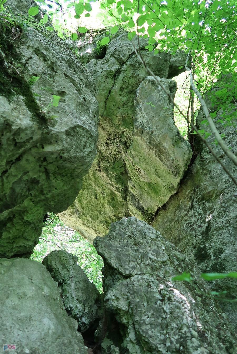 Prześwit w skałach