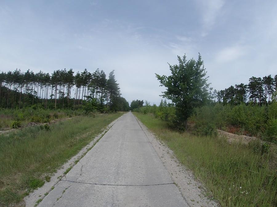 Betonowe płyty też były równe