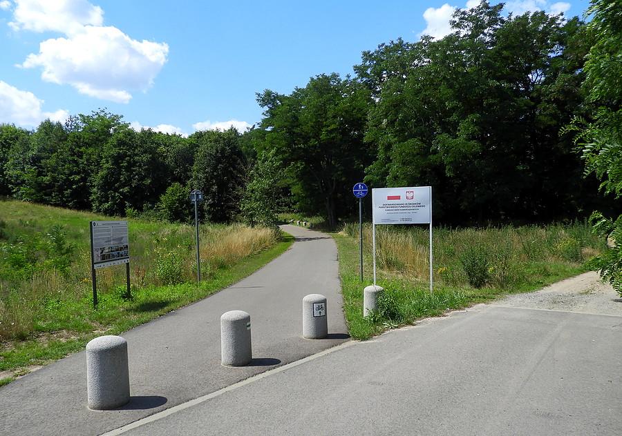 Początek ścieżki rowerowej Stolec - Łęgi.