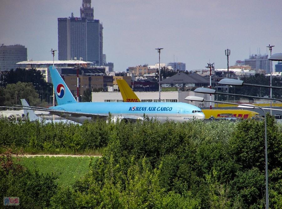 Koreańczyk zajął miejsce obok DHL na płycie Cargo
