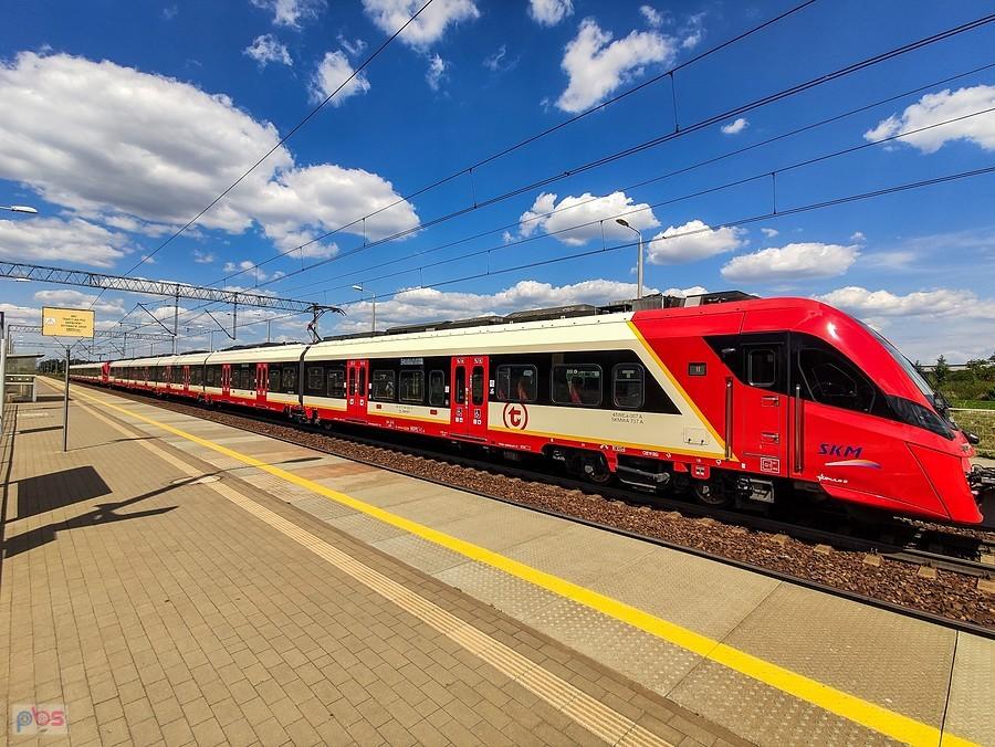 Pociąg SKM na przystanku Warszawa Dawidy