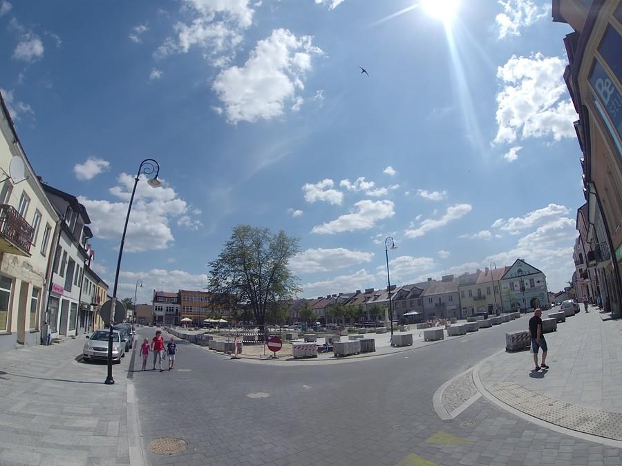 Rozkopany rynek w Płońsku