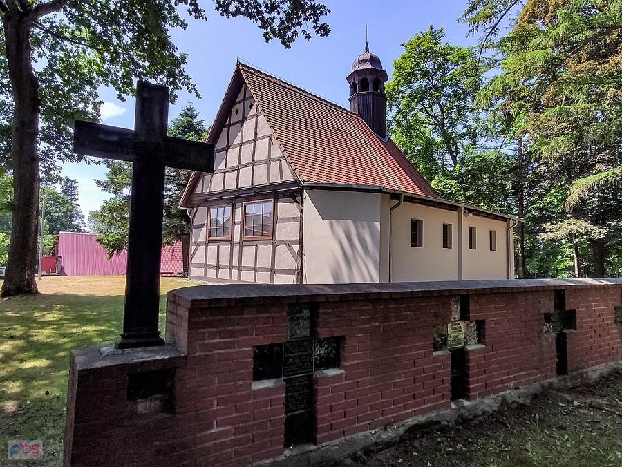 Lapidarium poświęcone rodzinie Kutscher - ostatnim przedwojennym właścicielom majątku Wobesde