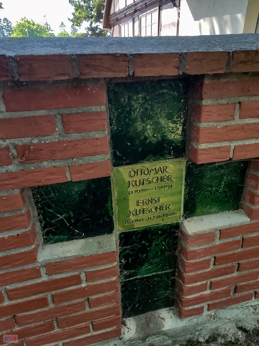 Objazda - lapidarium na d. terenie cmentarza przykościelnego