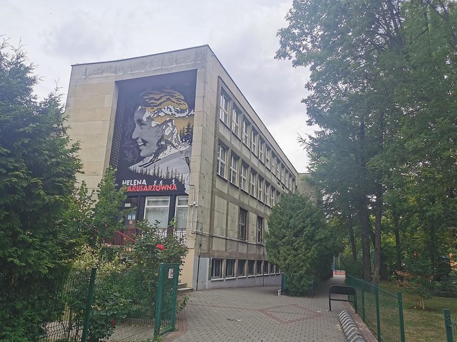 Patronka szkoły na Ochocie - mural